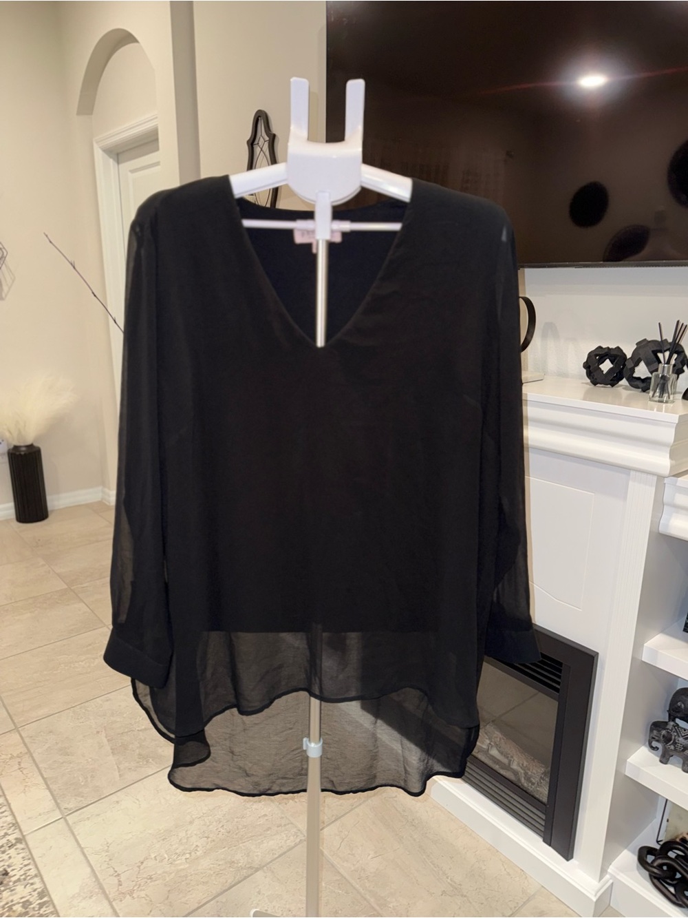 2 x 20$ Philosophy Black Sheer V-Neck Tunic Top Size 2X